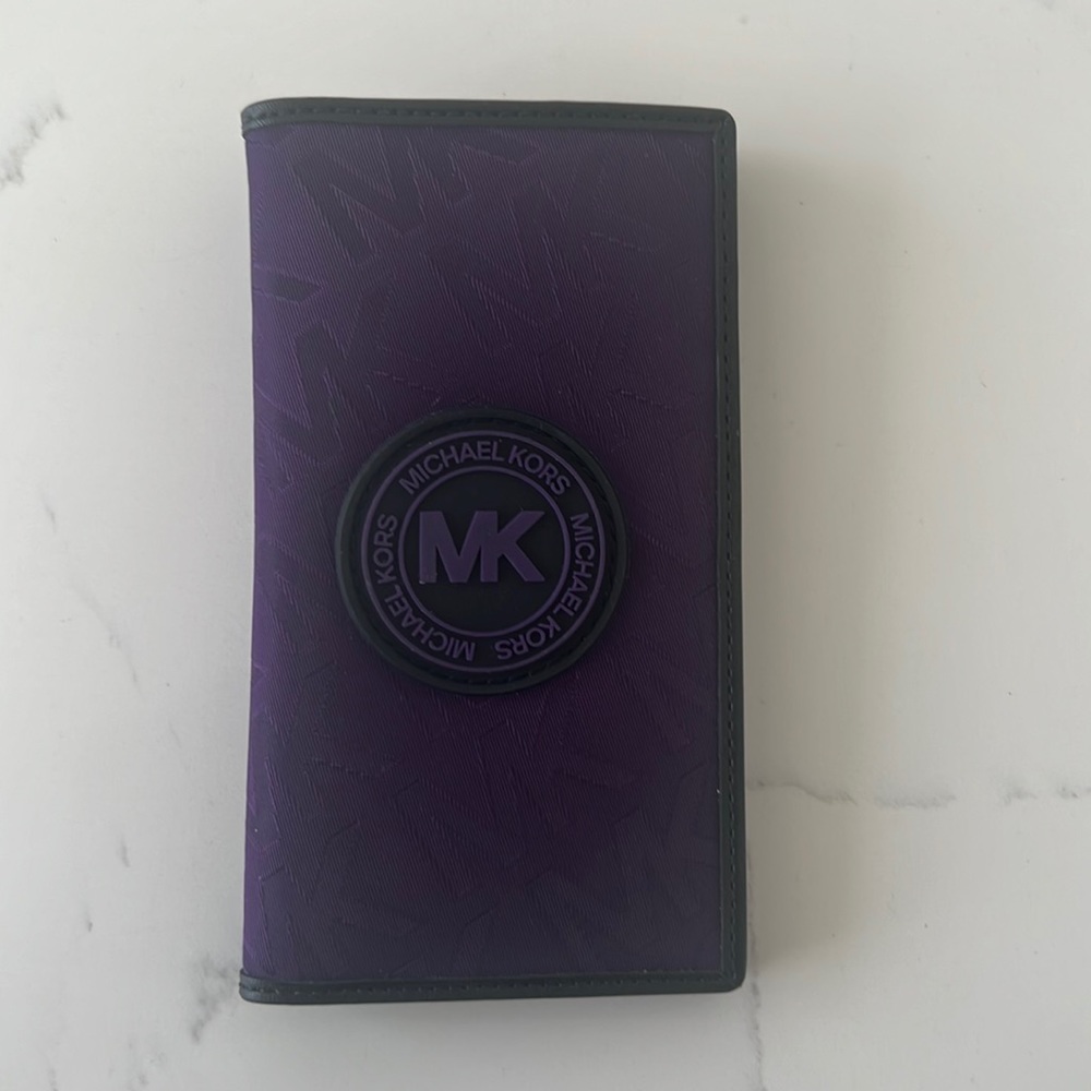 MICHAEL KORS slim folding card case with zipper pocket